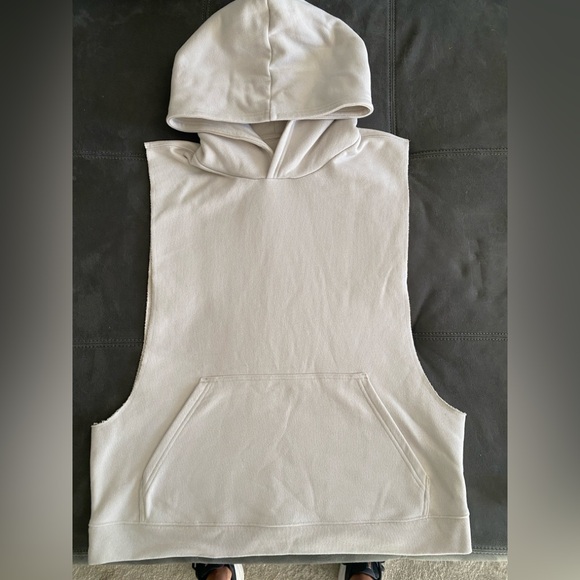 Alo Yoga Men’s Renown Sleeveless Hoodie Bone - Picture 2 of 10